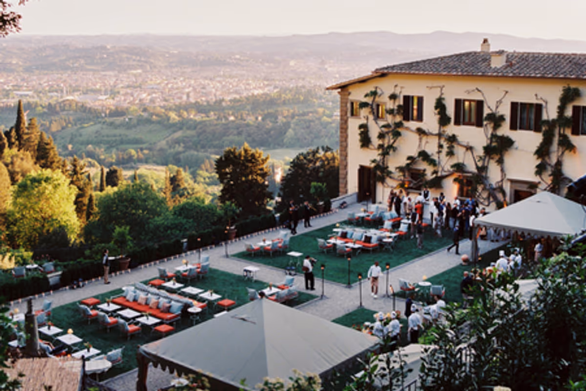 Villa San Michele dedica l'estate al vino toscano con incontri tra produttori, jazz e creatività