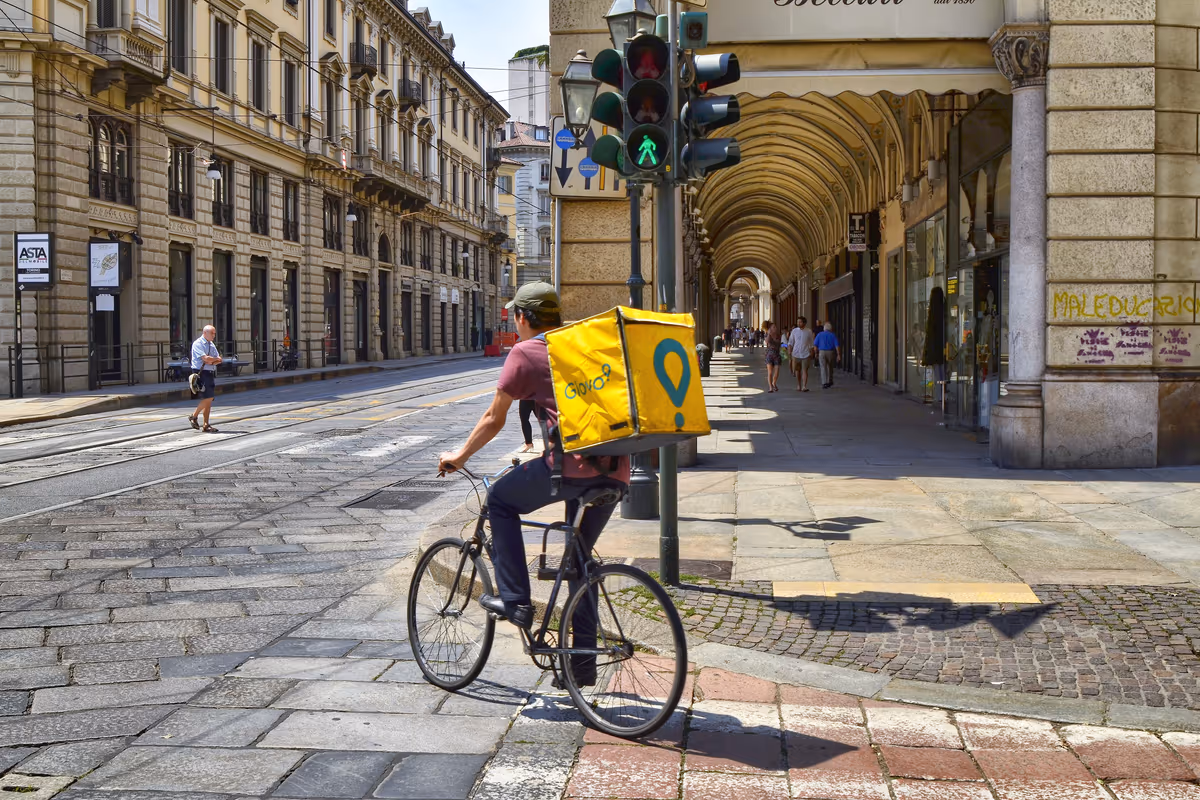Maxi acquisizione nel food delivery: Uber compra Delivery Hero per 13 miliardi