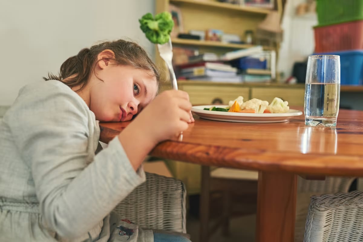Crescendo, bambini e ragazzi mangiano sempre meno frutta e verdura
