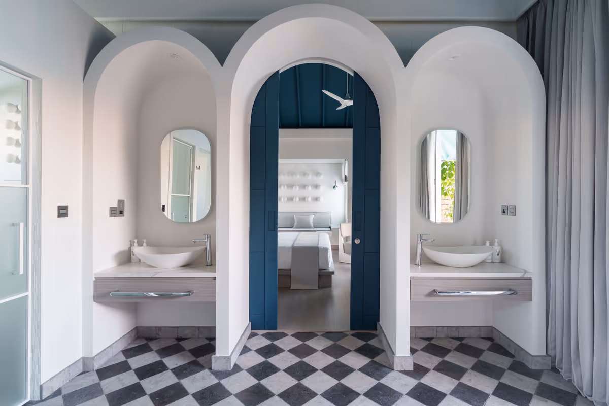 Il Sun Siyam Vilu Reef presenta 50 nuove ville overwater con scivolo privato