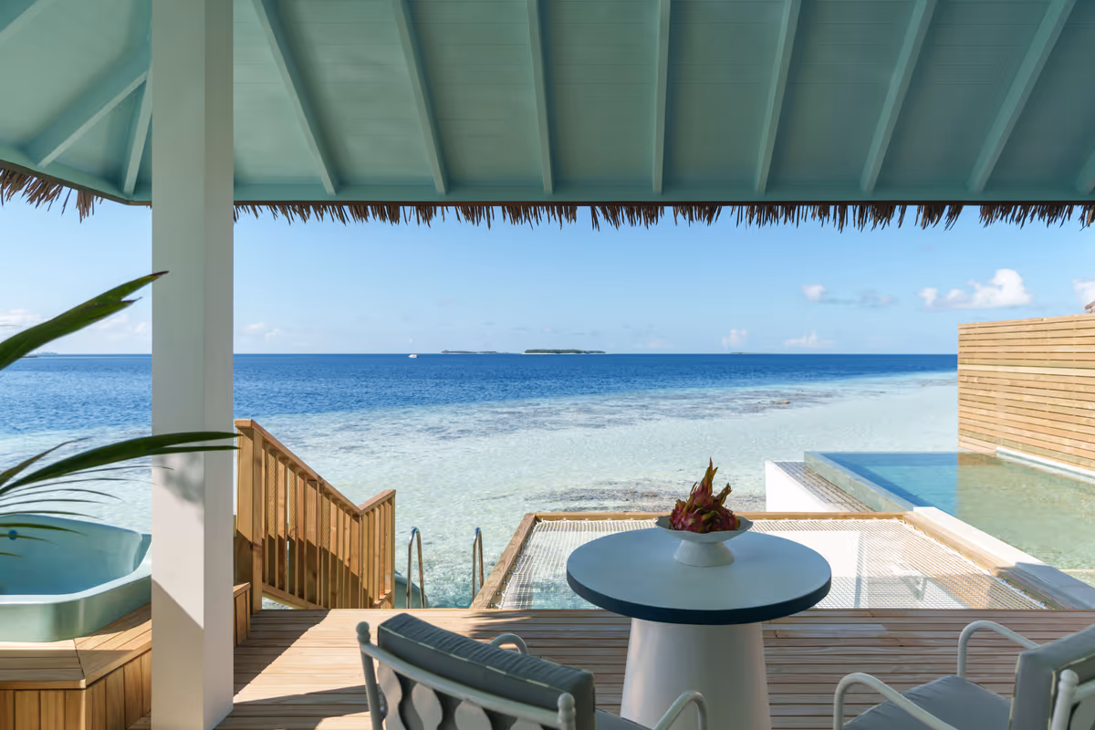 Il Sun Siyam Vilu Reef presenta 50 nuove ville overwater con scivolo privato