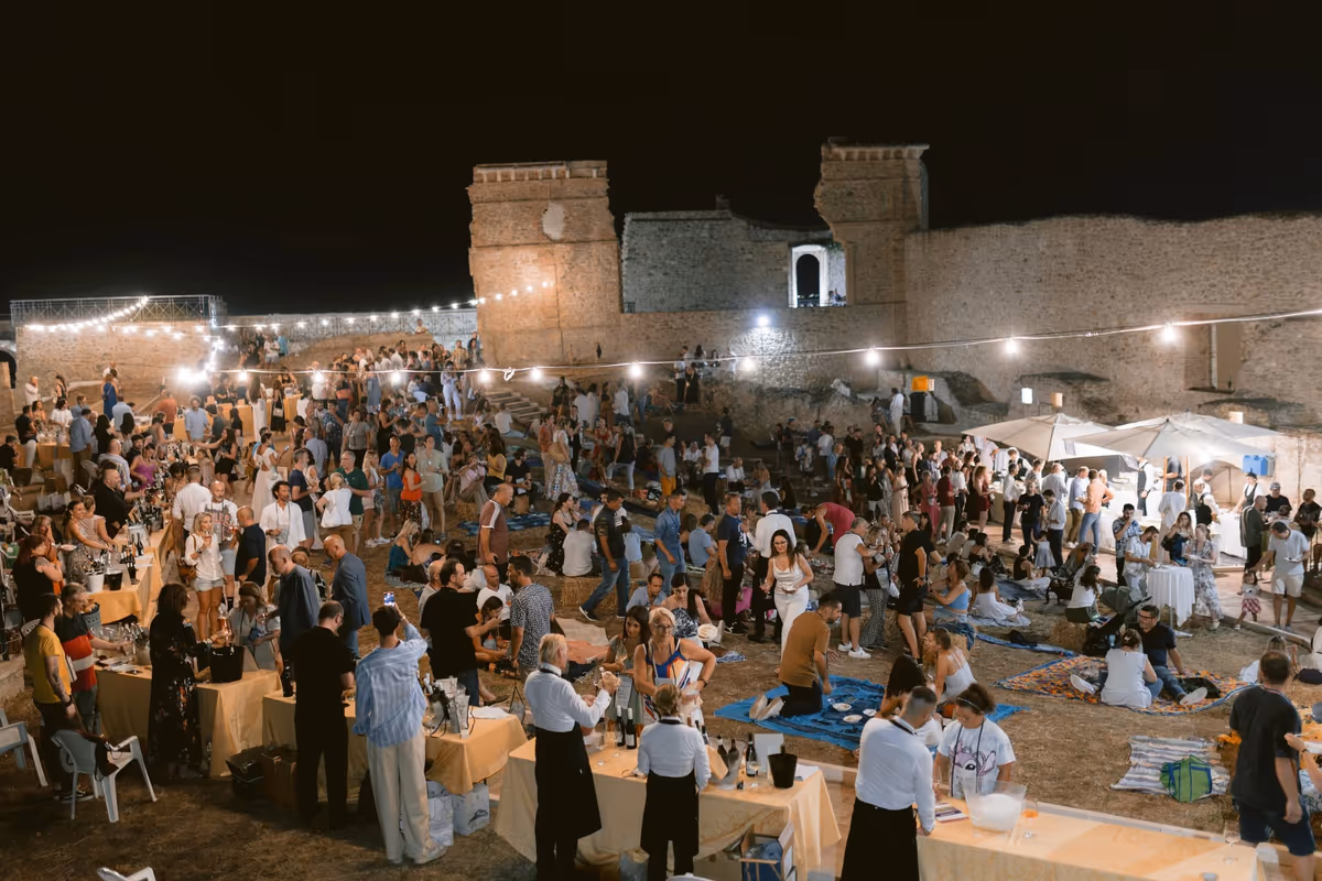 Abruzzo, torna Calici di Stelle con degustazioni, musica e visite nelle cantine