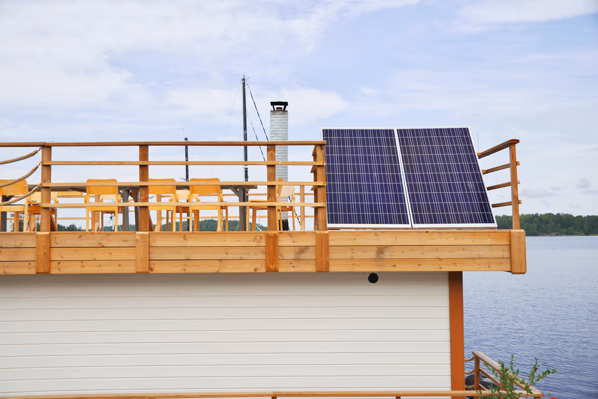 Molti locali, bar come ristoranti, stanno investendo in dispositivi di efficientamento energetico, come per esempio impianti fotovoltaici