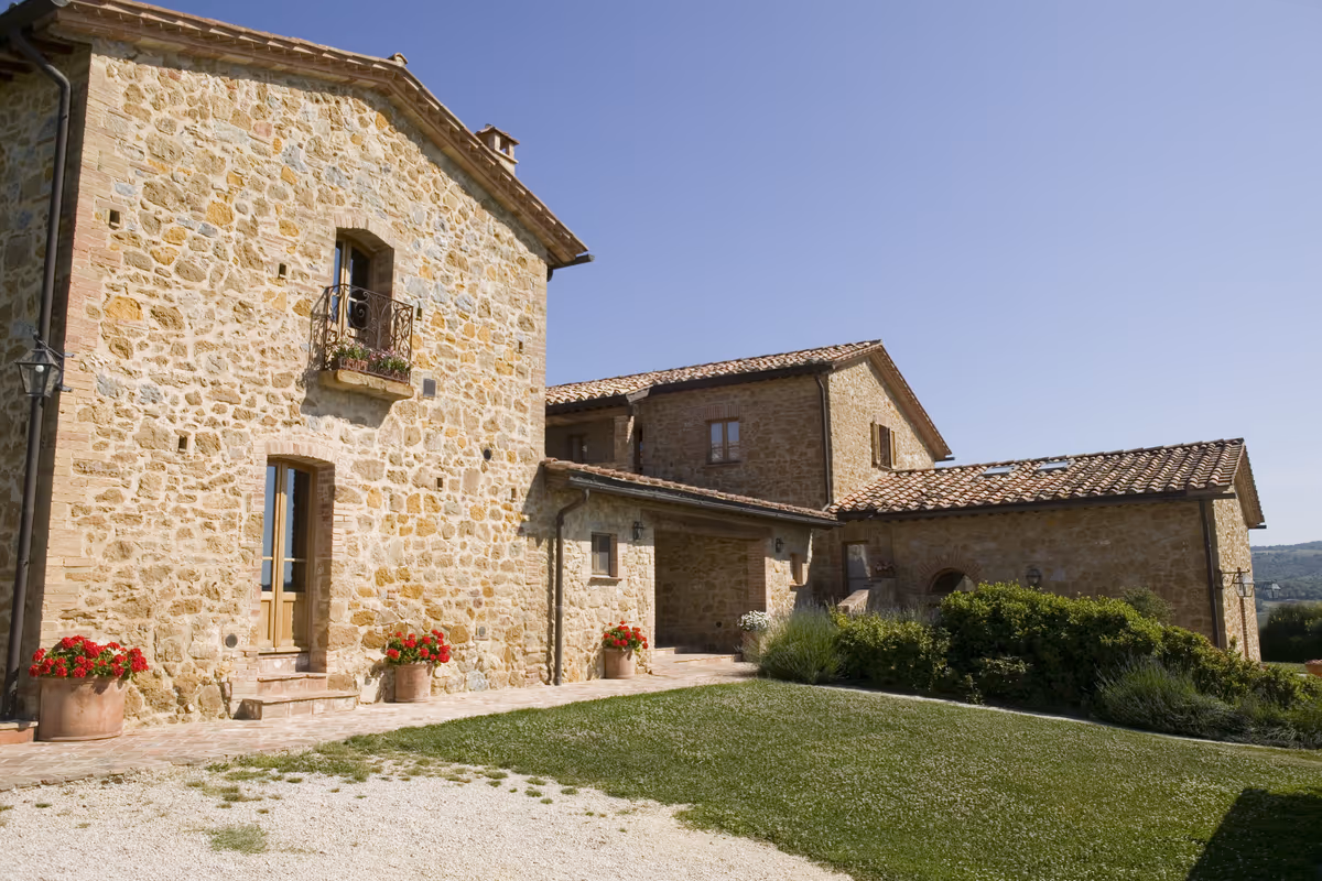 Si predilige sempre di più il turismo di prossimità come negli agriturismi, lontano dalle mete più gettonate