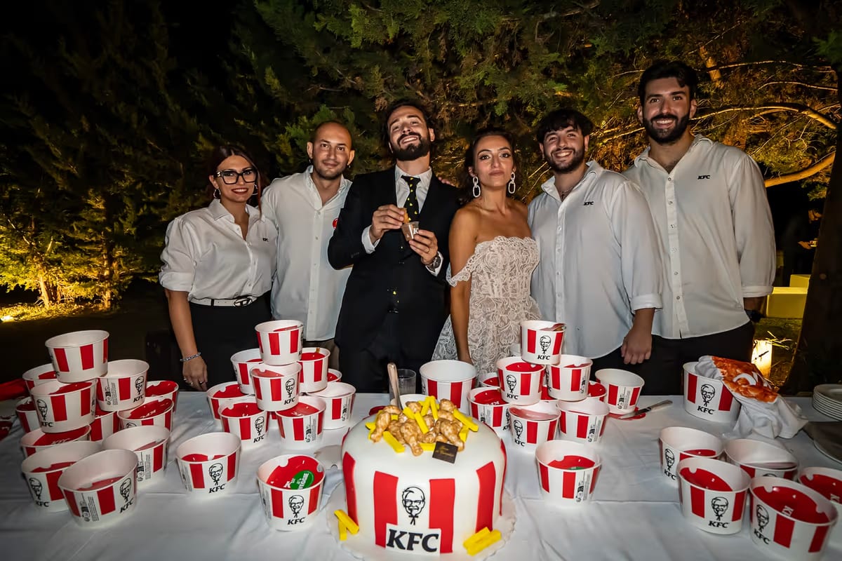 Addio spaghettata: un matrimonio in Salento ha scelto un buffet firmato KFC