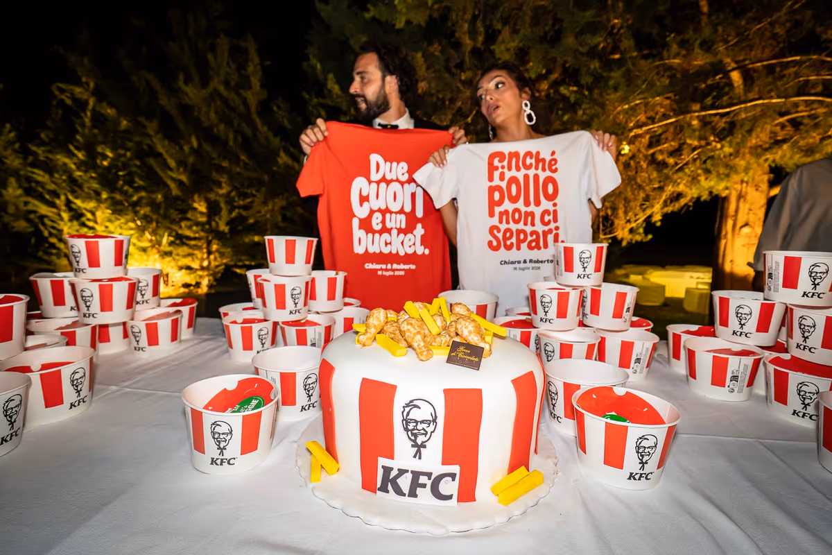 Gli sposi nei festeggiamenti firmati KFC