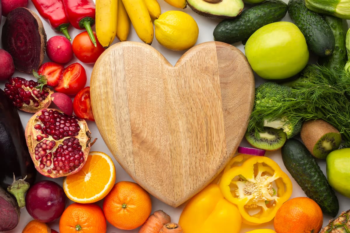 Il segreto della longevità a tavola: come equilibrare i nutrienti quotidiani per proteggere cuore e metabolismo