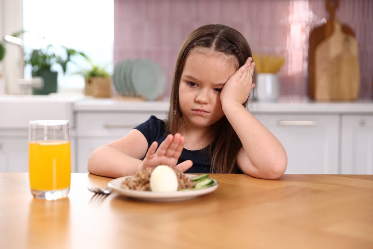 “Questo non lo mangio”: perché 8 bambini su 10 rifiutano i cibi nuovi
