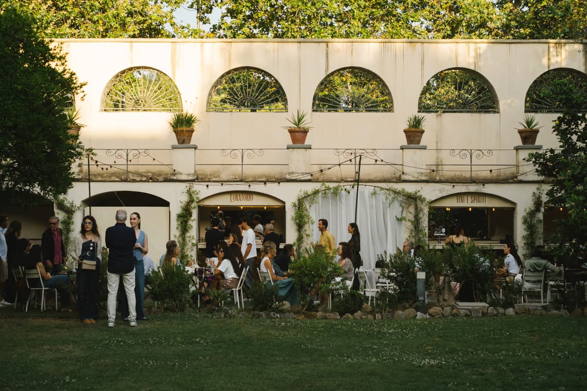 Estate a Trastevere: rinasce un chiostro segreto tra aperitivo e giochi di una volta