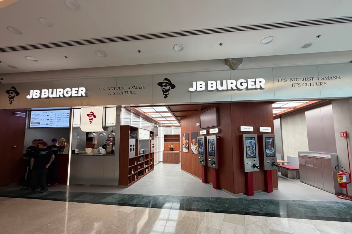 Oltre i centri commerciali, Bastianich porta i suoi burger nel centro di Torino