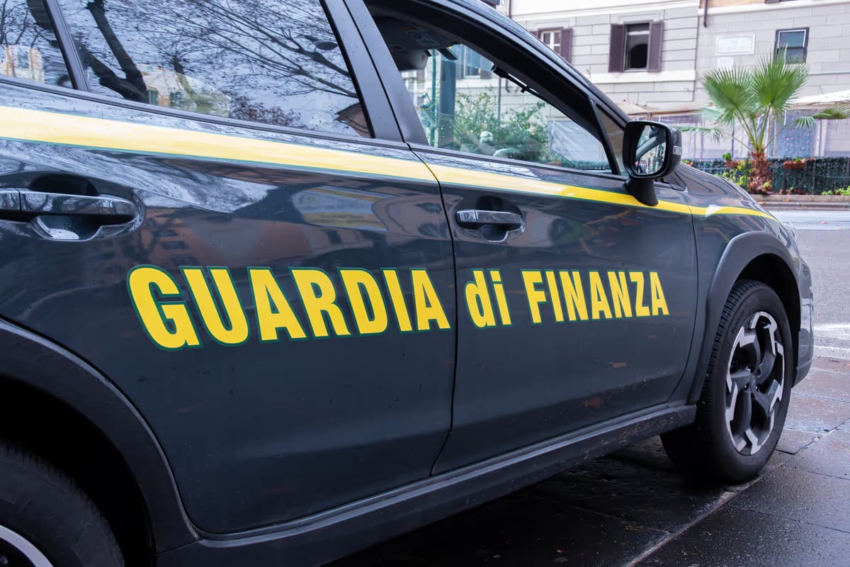 Ristoratore nei guai per 780mila euro di debiti: sequestrati Ferrari e Rolex