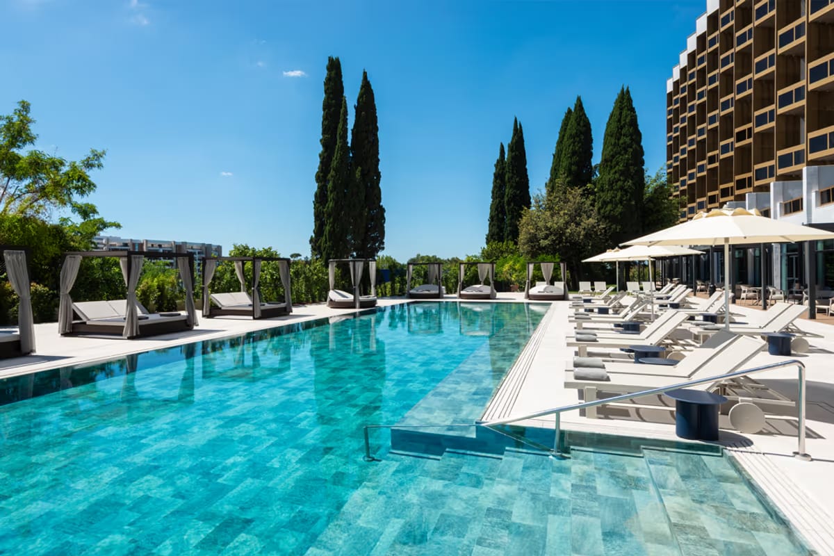 Non serve andare al mare: il Barceló Roma apre la piscina anche ai non ospiti