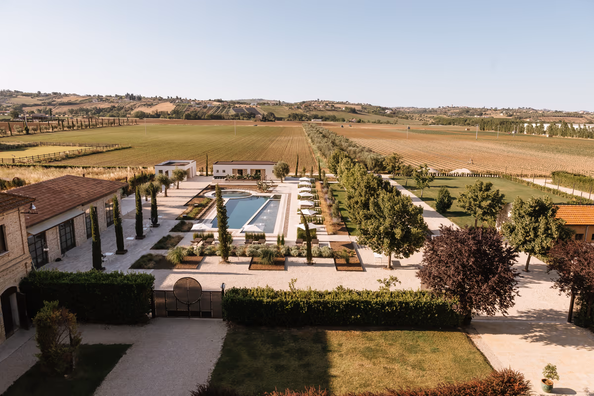 Villa Corallo si trova sulle colline di Sant’Omero (Te)