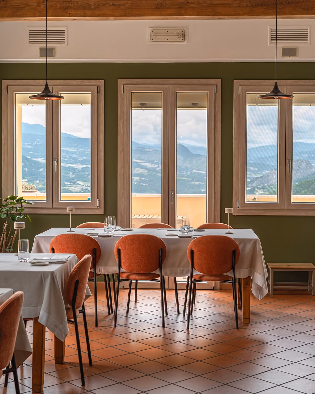 Sala con vista sui colli riminesi a Casa Gasperoni