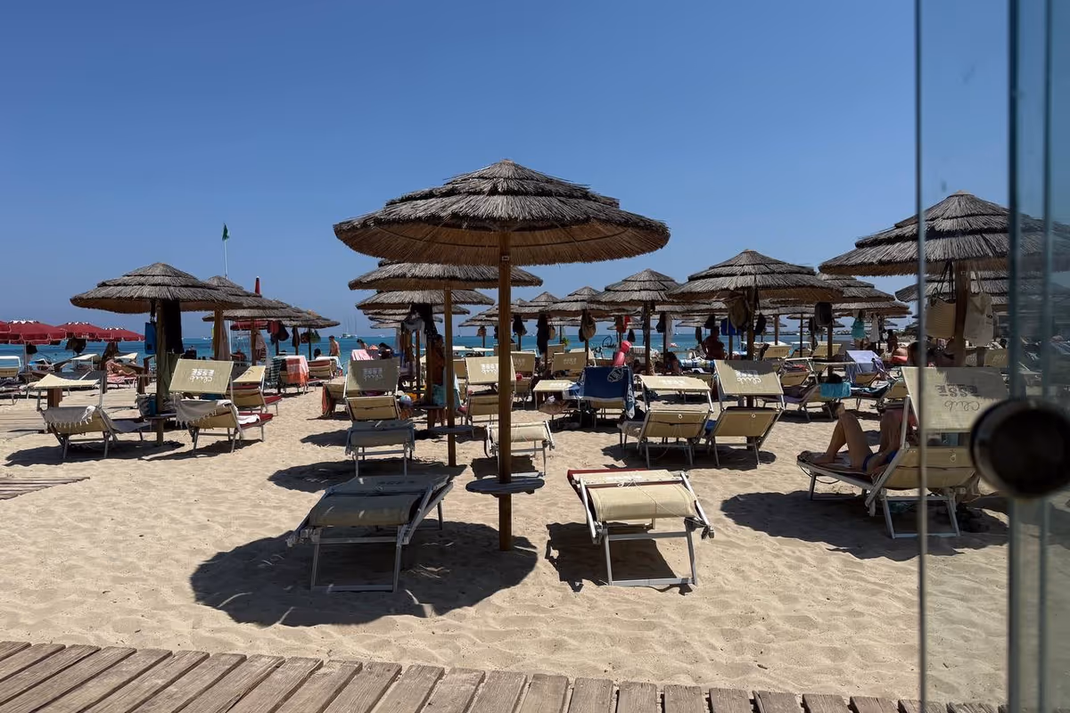 La Pelosa aveva un mare da sogno. Ora ha anche una cucina all’altezza