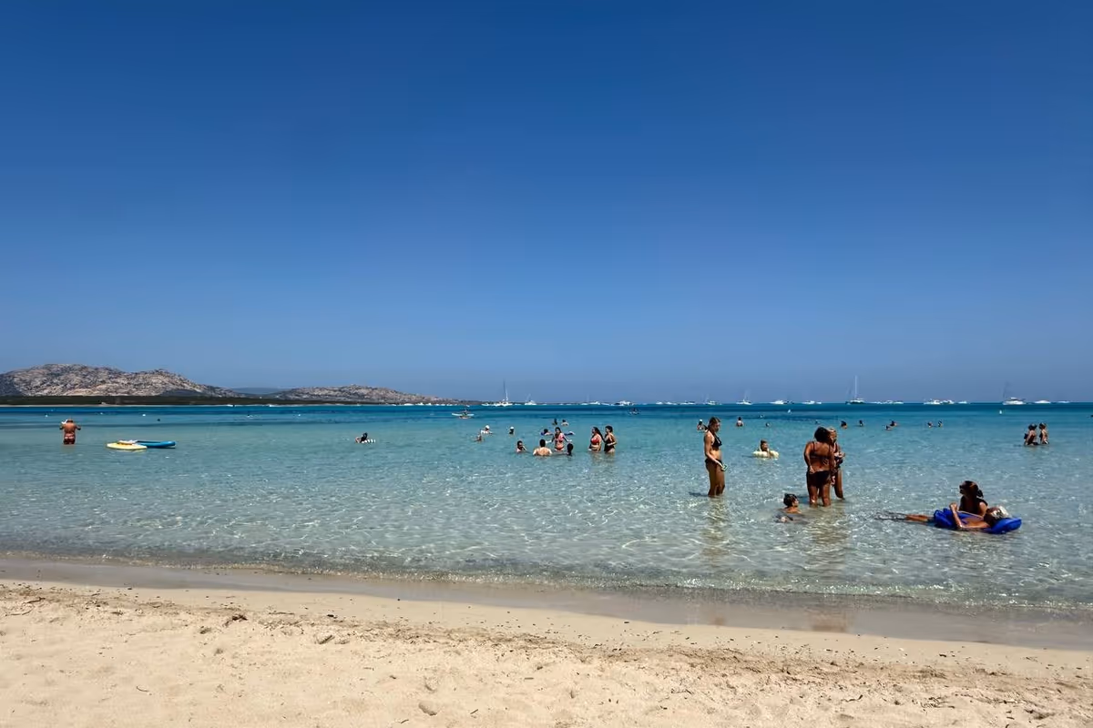 La Pelosa aveva un mare da sogno. Ora ha anche una cucina all’altezza