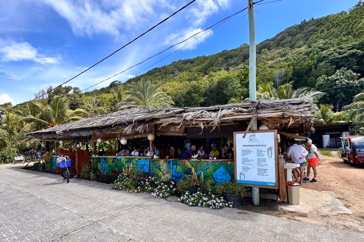 Seychelles, soggiornare nell'Eden si può: tra eco resort e cucina creola