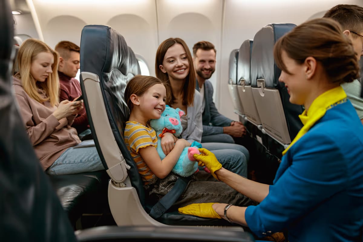 Viaggiare in aereo con bambini senza stress: i trucchi che cambiano la partenza