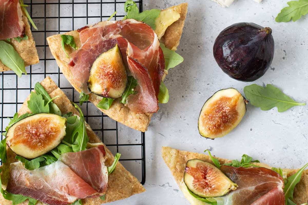 Focaccia integrale con brie, fichi, Speck Alto Adige Igp