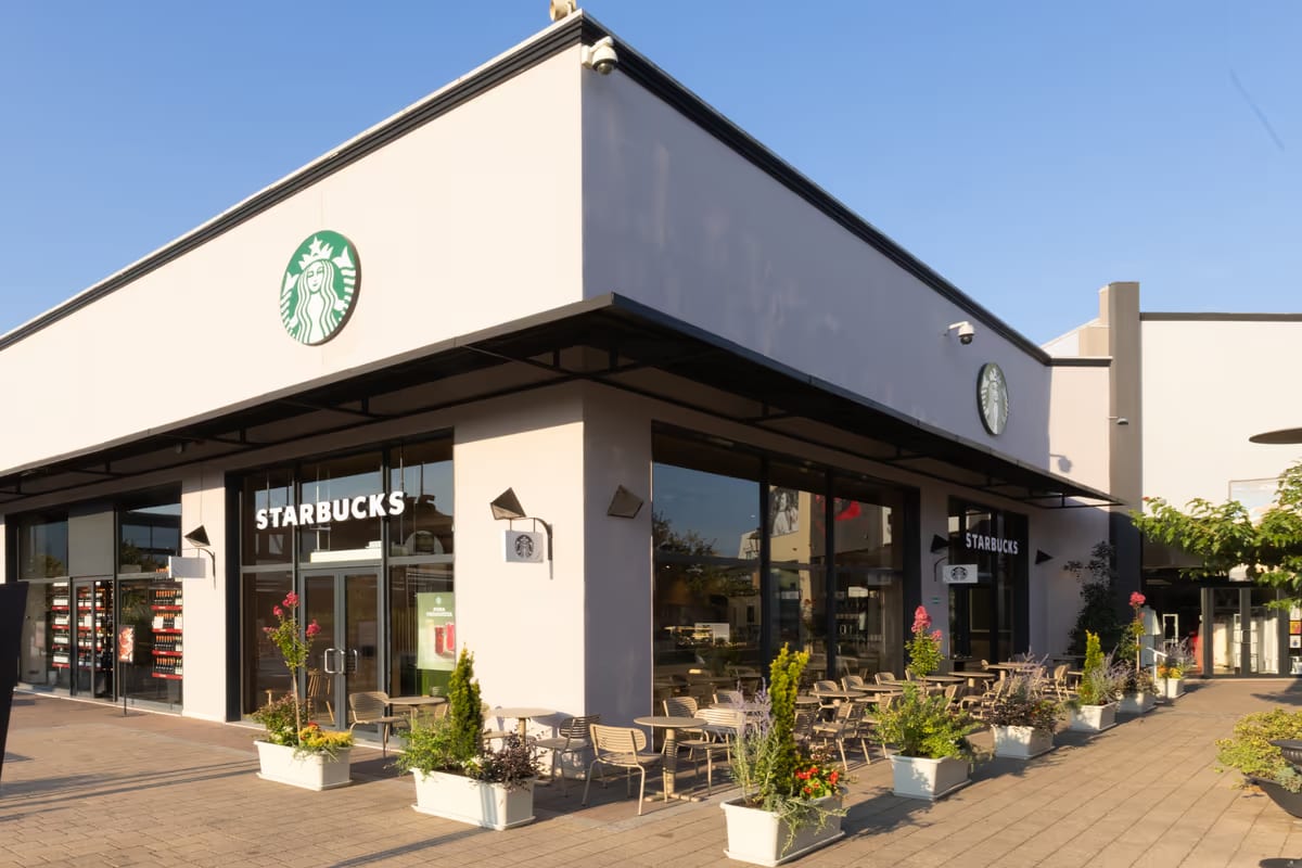 Starbucks apre a Valmontone Outlet e sale a 52 store in Italia