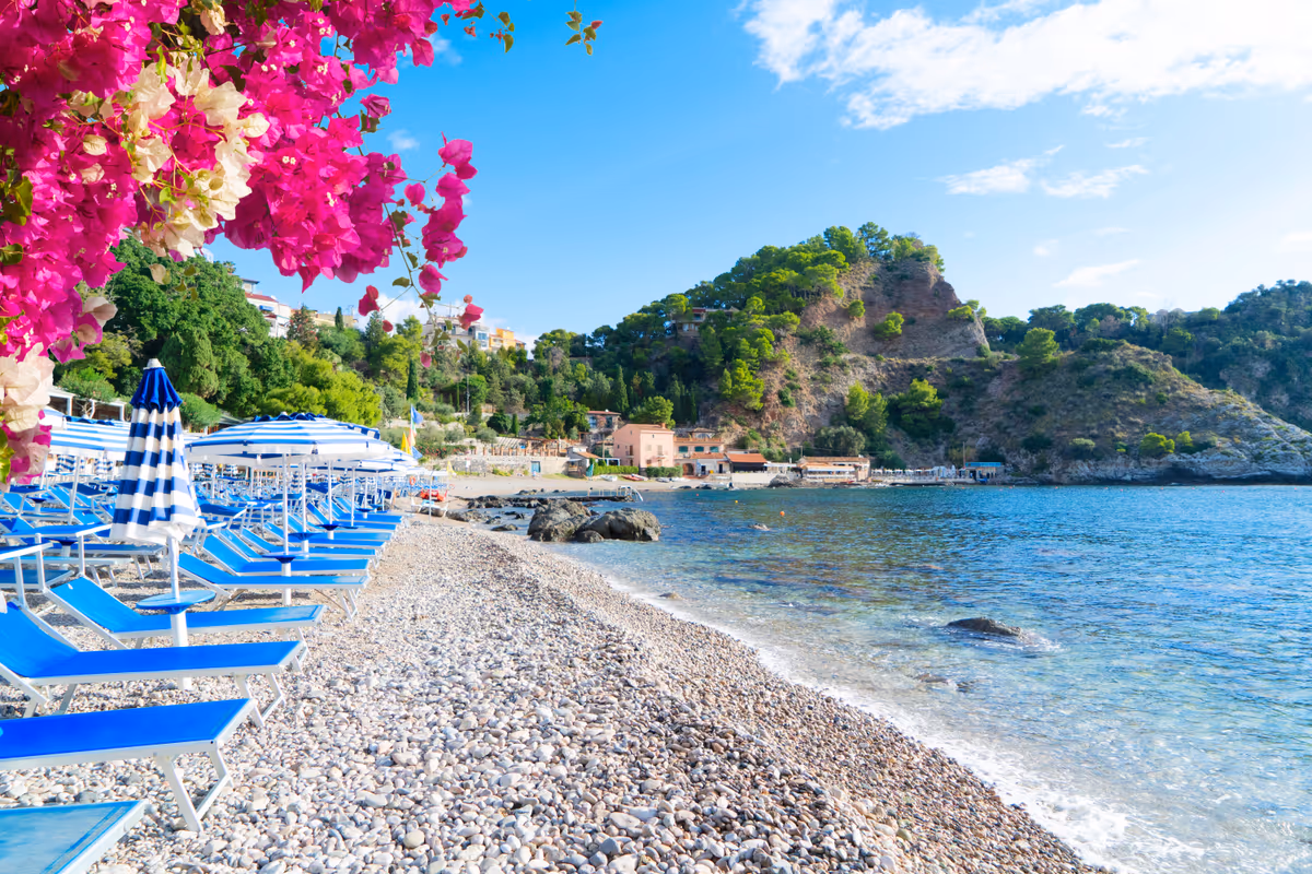 Spiagge italiane, ecco quanto costano lettini e consumazioni nel 2026