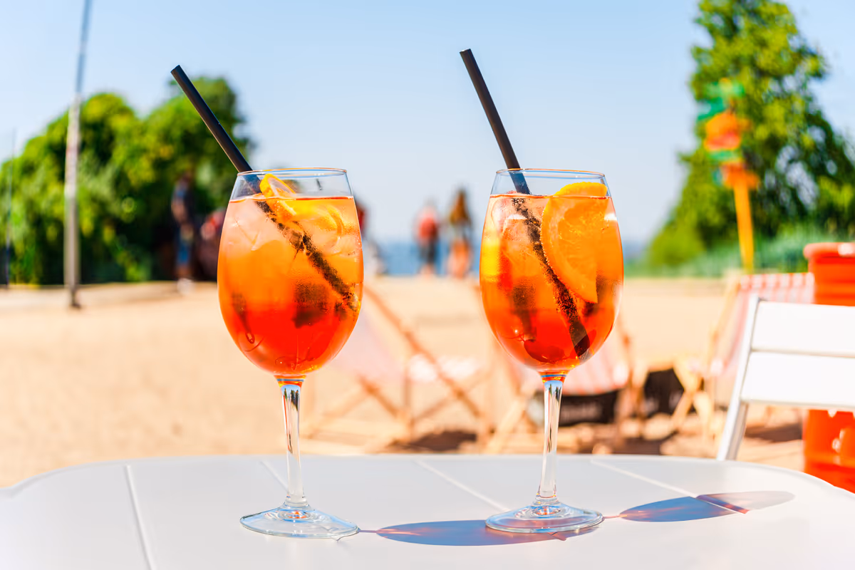 Spiagge italiane, ecco quanto costano lettini e consumazioni nel 2026