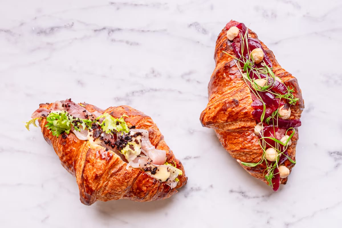 Due croissant salati raccontano la nuova ricerca sull'impasto di Manuel Maiorano