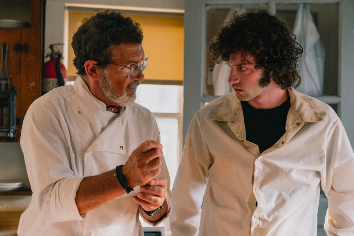 “Tony, diario di un giovane cuoco”, il biopic su Bourdain che non convince del tutto