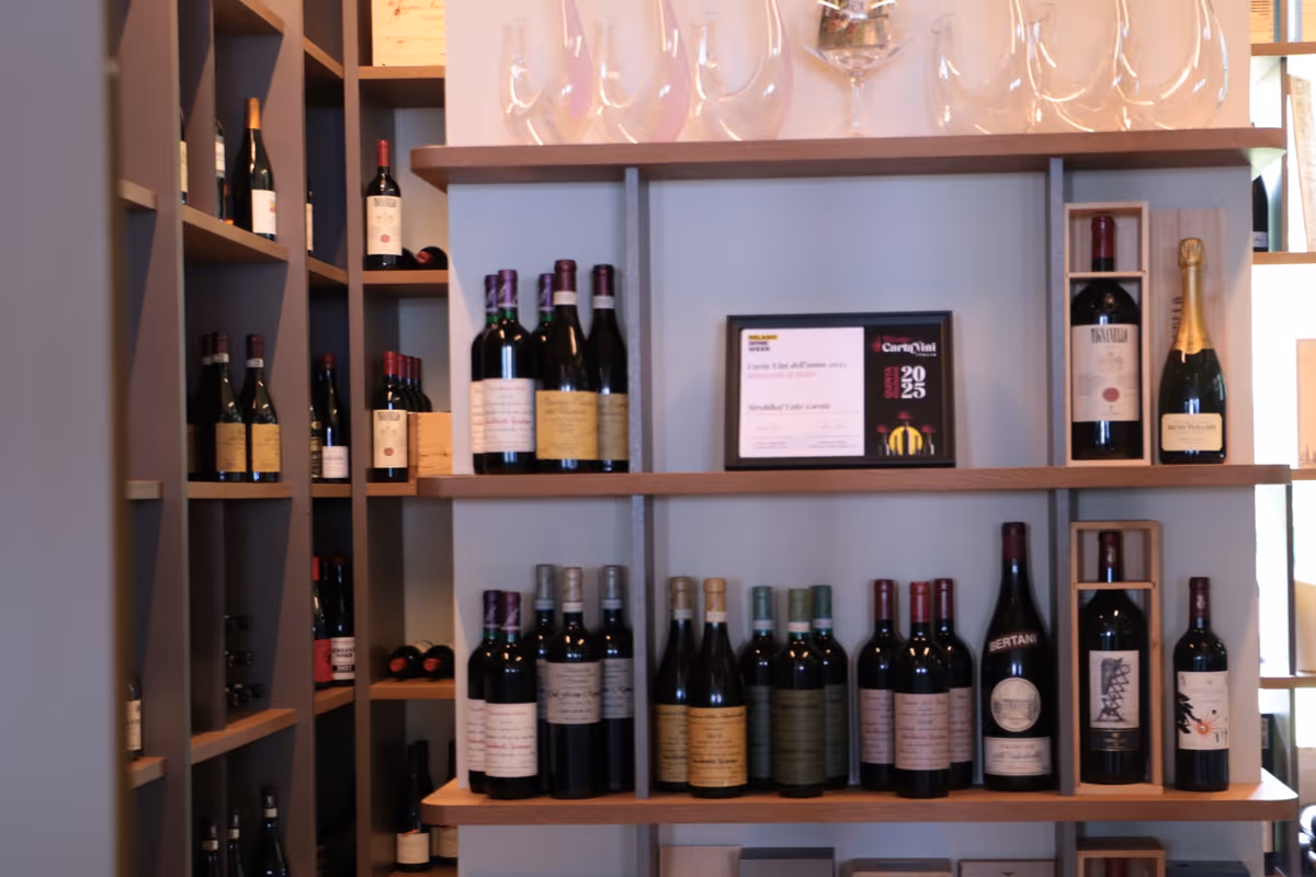La carta dei vini include oltre 500 etichette