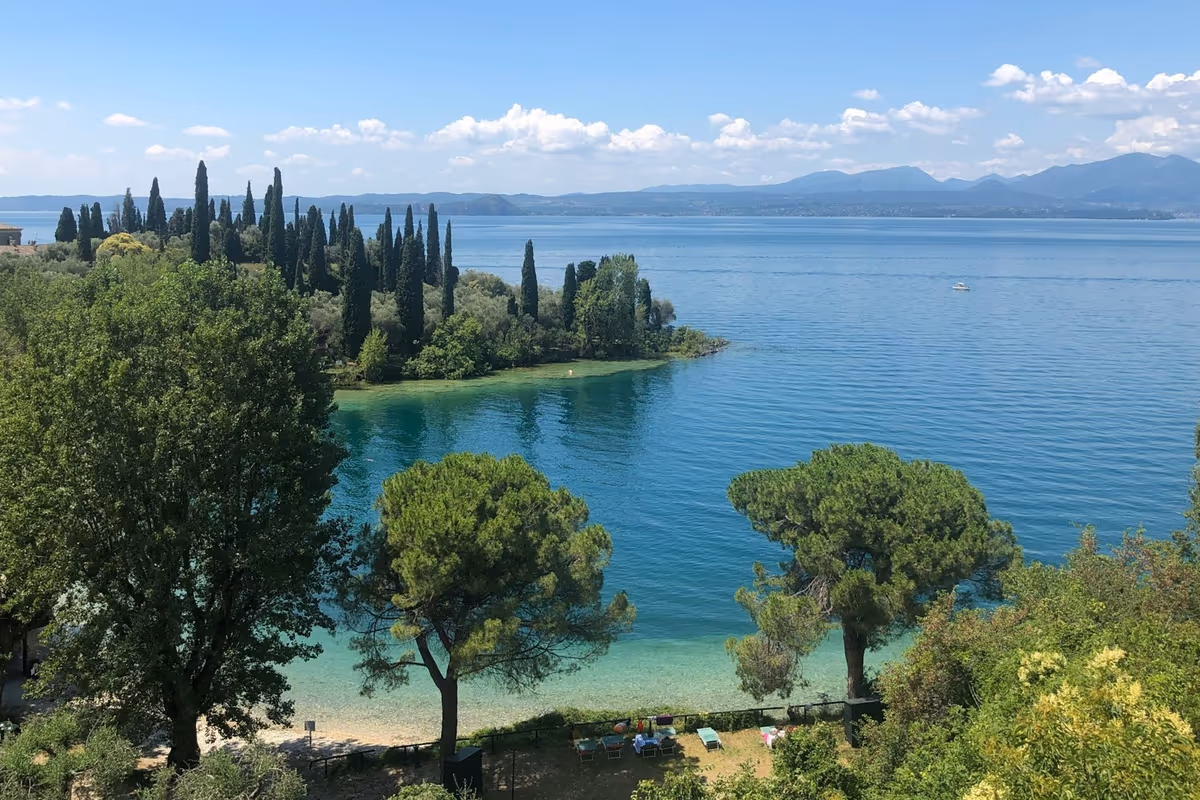 La splendida vista sul lago di Garda
