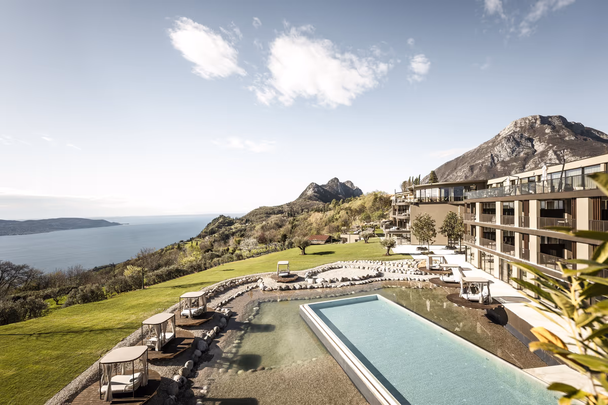 Sul Garda bresciano c'è un nuovo resort con camere vista lago e cucina del territorio
