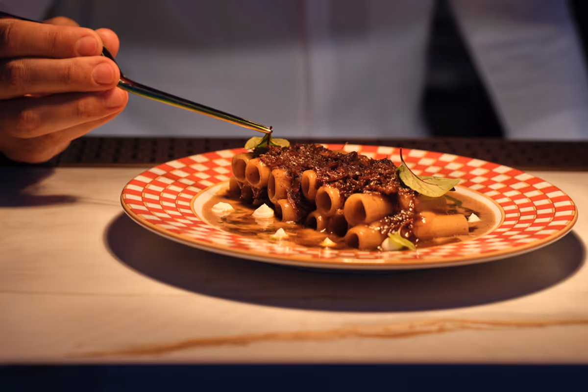Pasta alla genovese, con olio alla menta e yogurt acido dello chef Fabio Sangiovanni