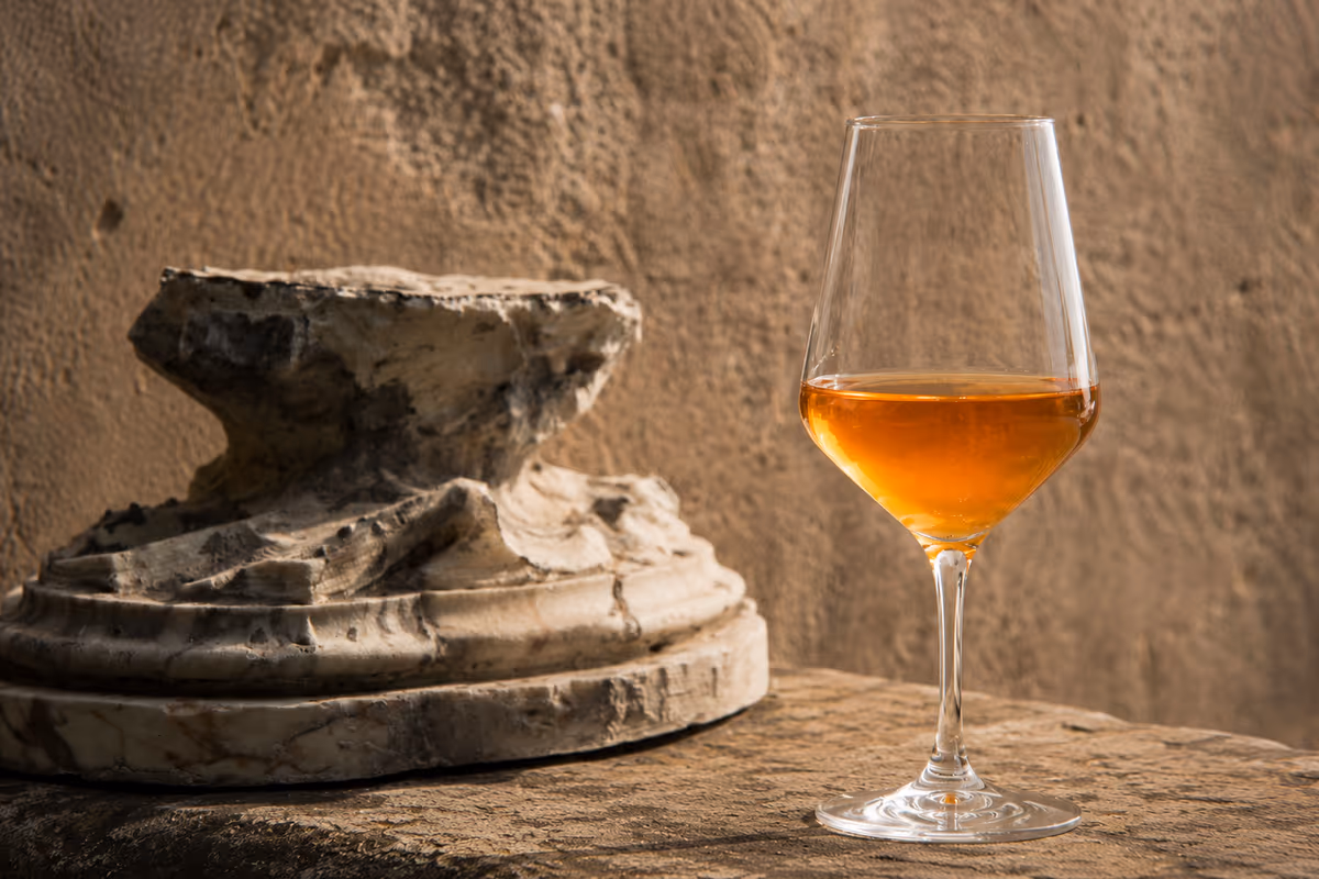 La Malvasia di Lipari Doc è prodotta in tre tipologie: naturale, dolce e liquorosa