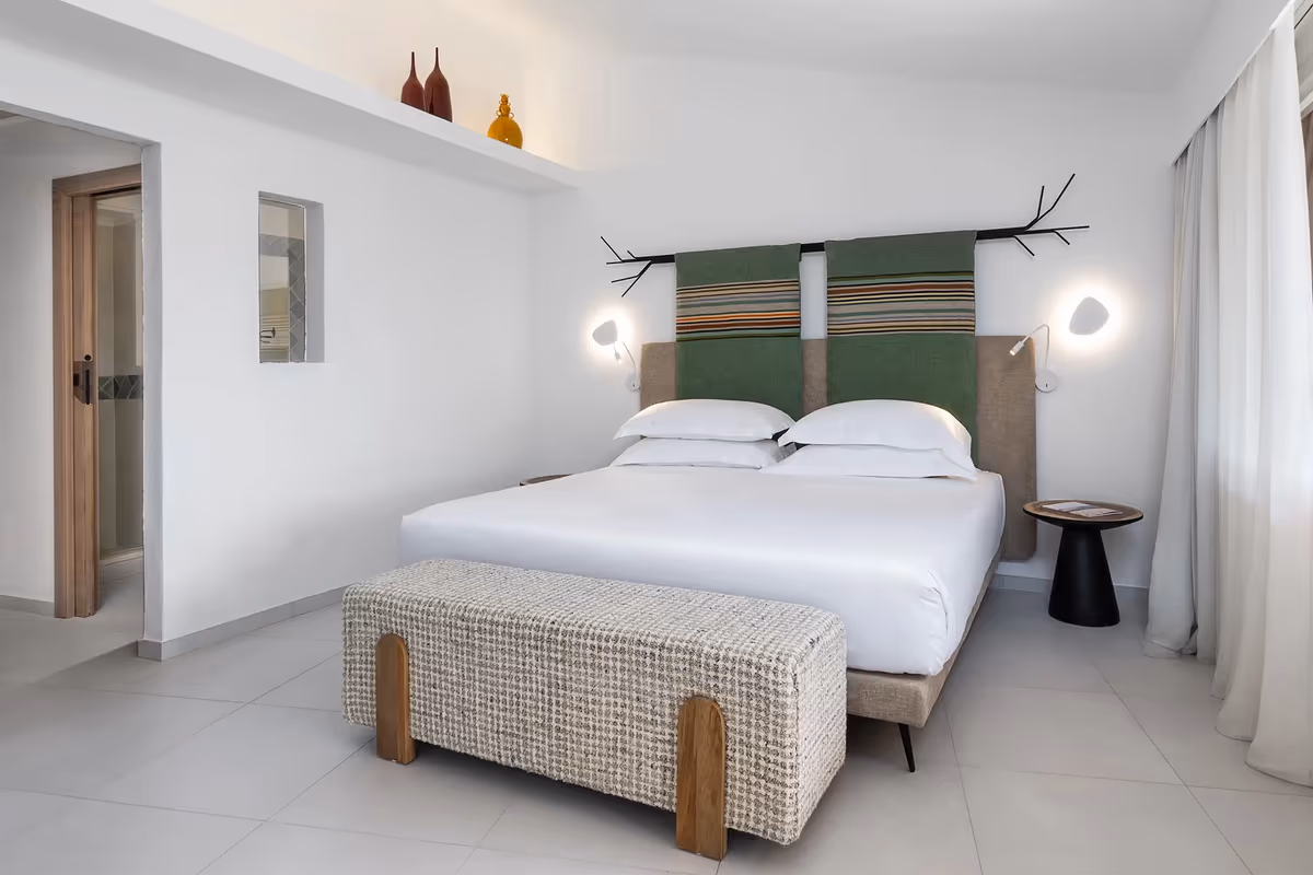 Una delle camere dell'Hotel Capo d'Orso Thalasso & Spa