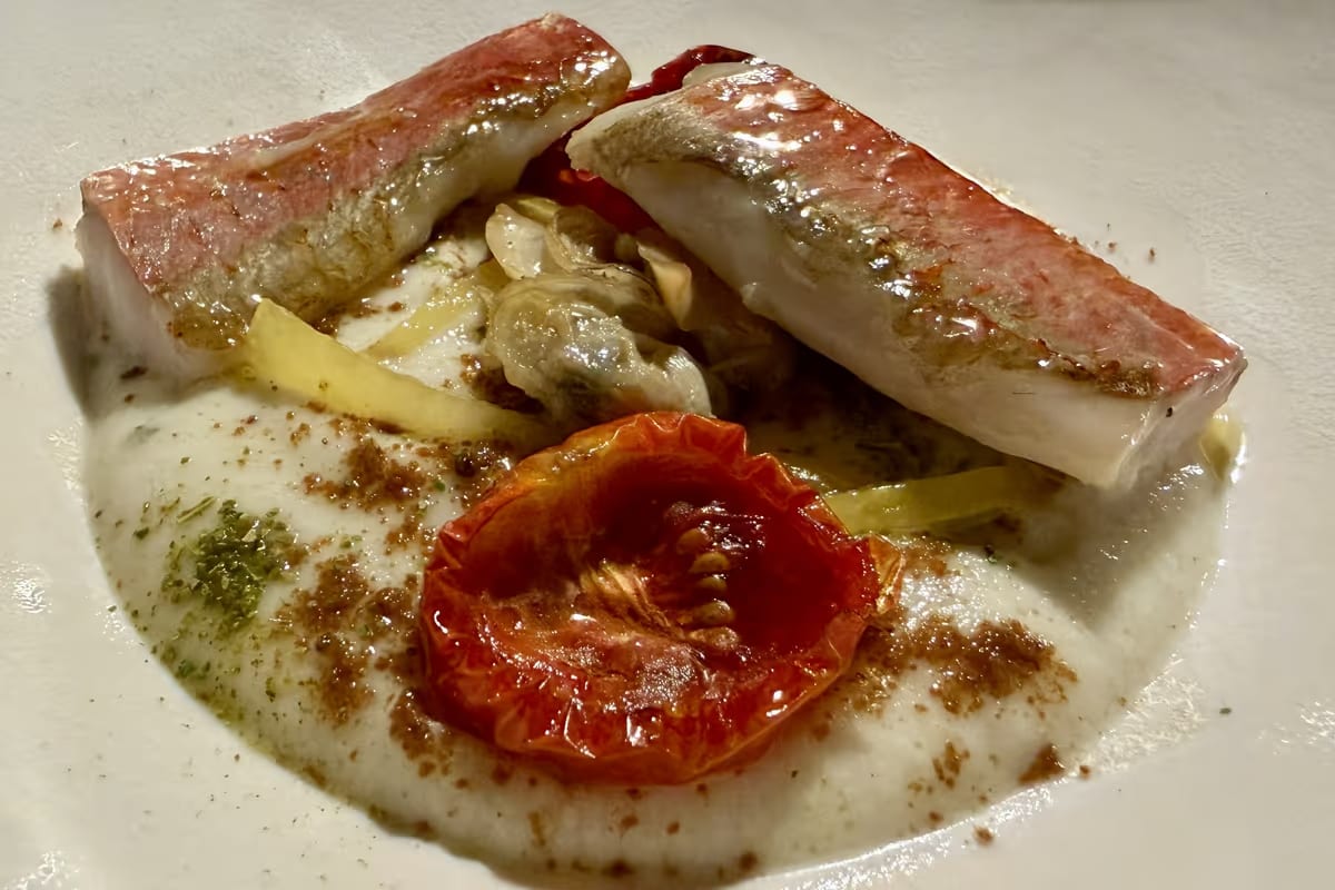 Il ristorante stellato di Salina dove il pesce viene frollato come la carne