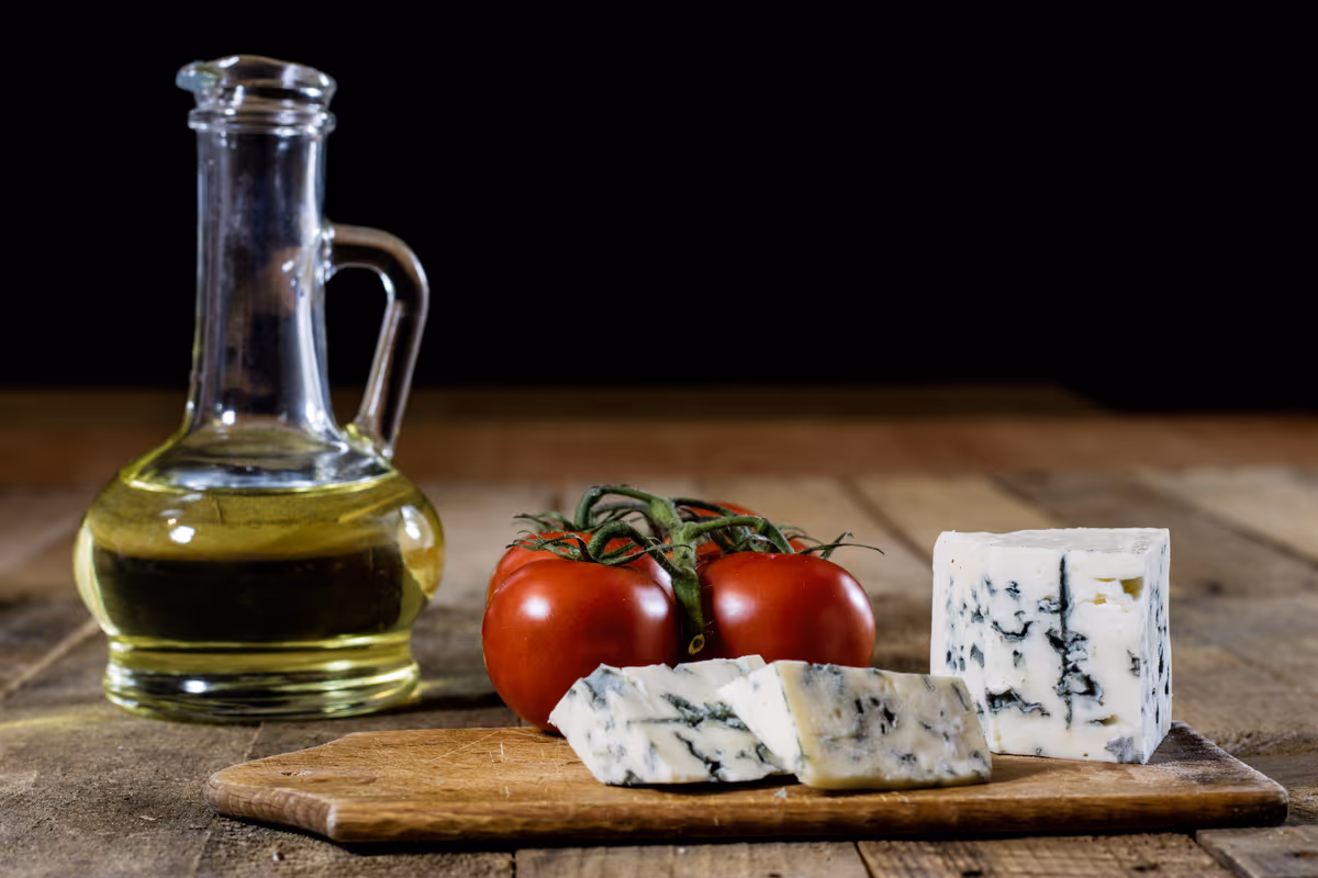 L'origine in etichetta traccia il percorso delle materie prime dal campo alla tavola, tutelando le produzioni territoriali e la trasparenza verso il consumatore