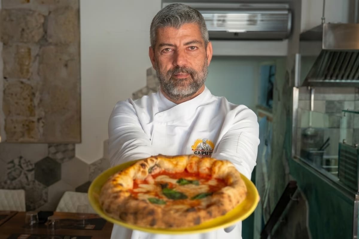 La pizzeria di Napoli che festeggia 70 anni e ha formato 1.500 pizzaioli