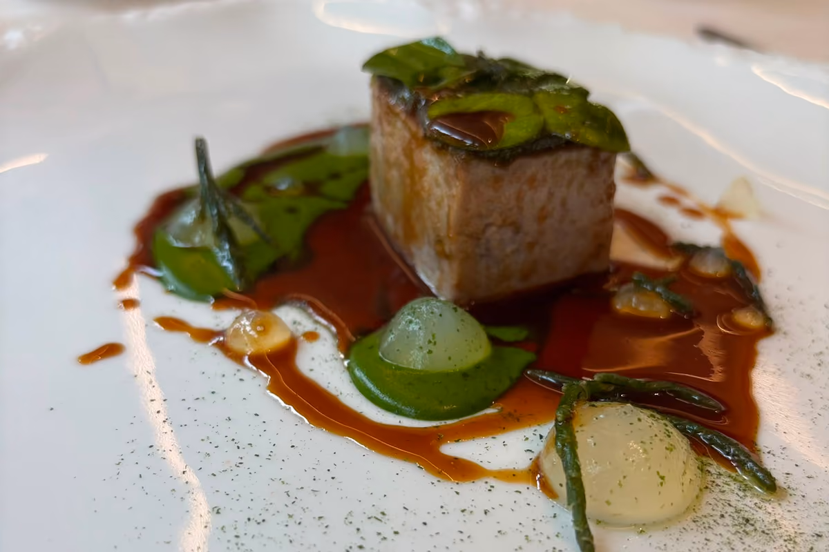 Al Serrae la cucina dello chef Antonello Sardi interpreta la stagione con sensibilità