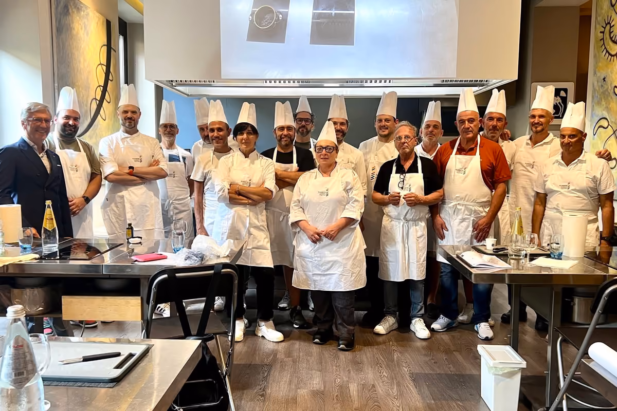 Il gruppo dei cuochi Saiper che hanno partecipato ai corsi all'Accademia Gualtiero Marchesi