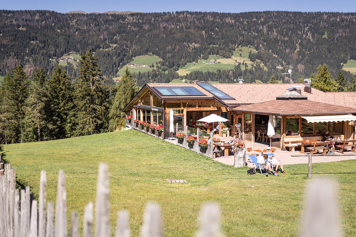L'esterno del Jora Mountain Dining