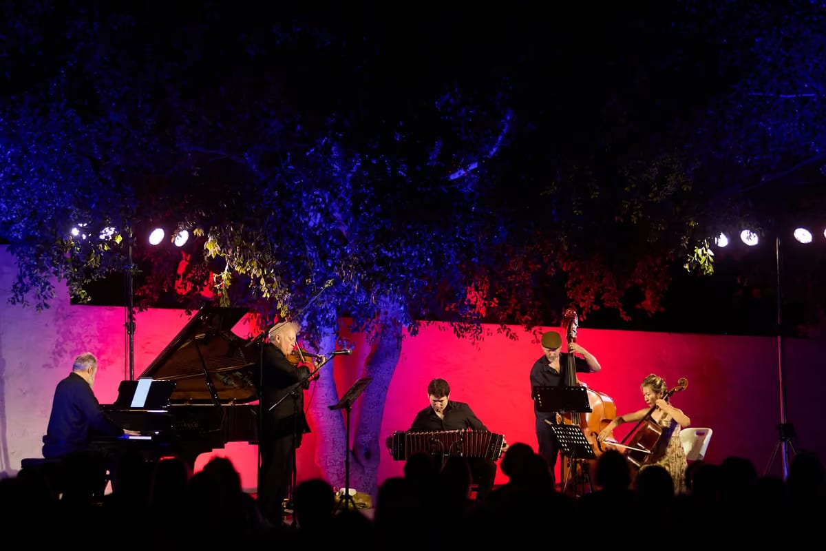 Patmos, dove la musica incontra il mare: una settimana tra note, storia e bellezza