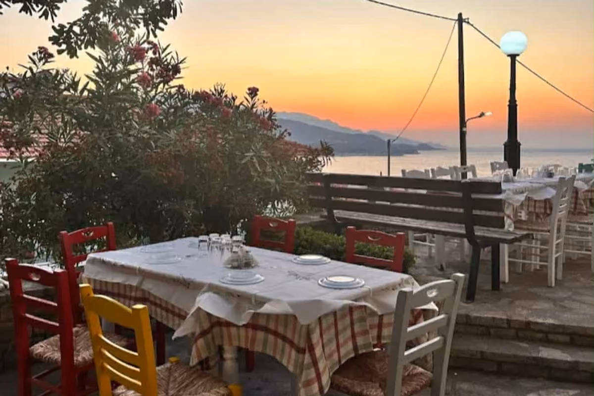 Il ristorante Oi Nostimies tis Ouranias
