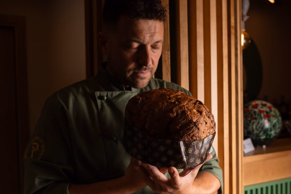 Cristiano Germani con il panettone Aestatis