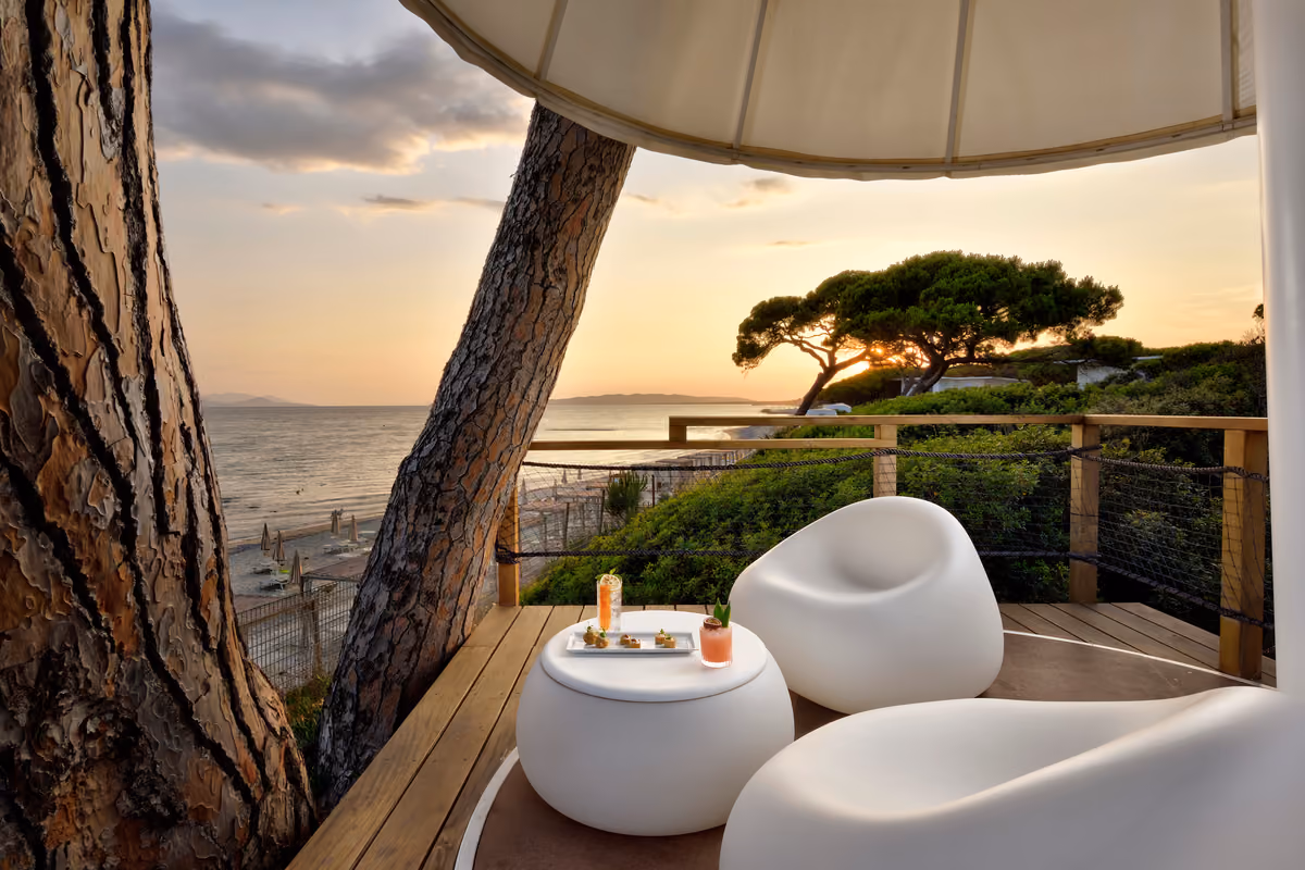 La bella terrazza per gustare aperitivi al tramonto al The Sense Experience Resort