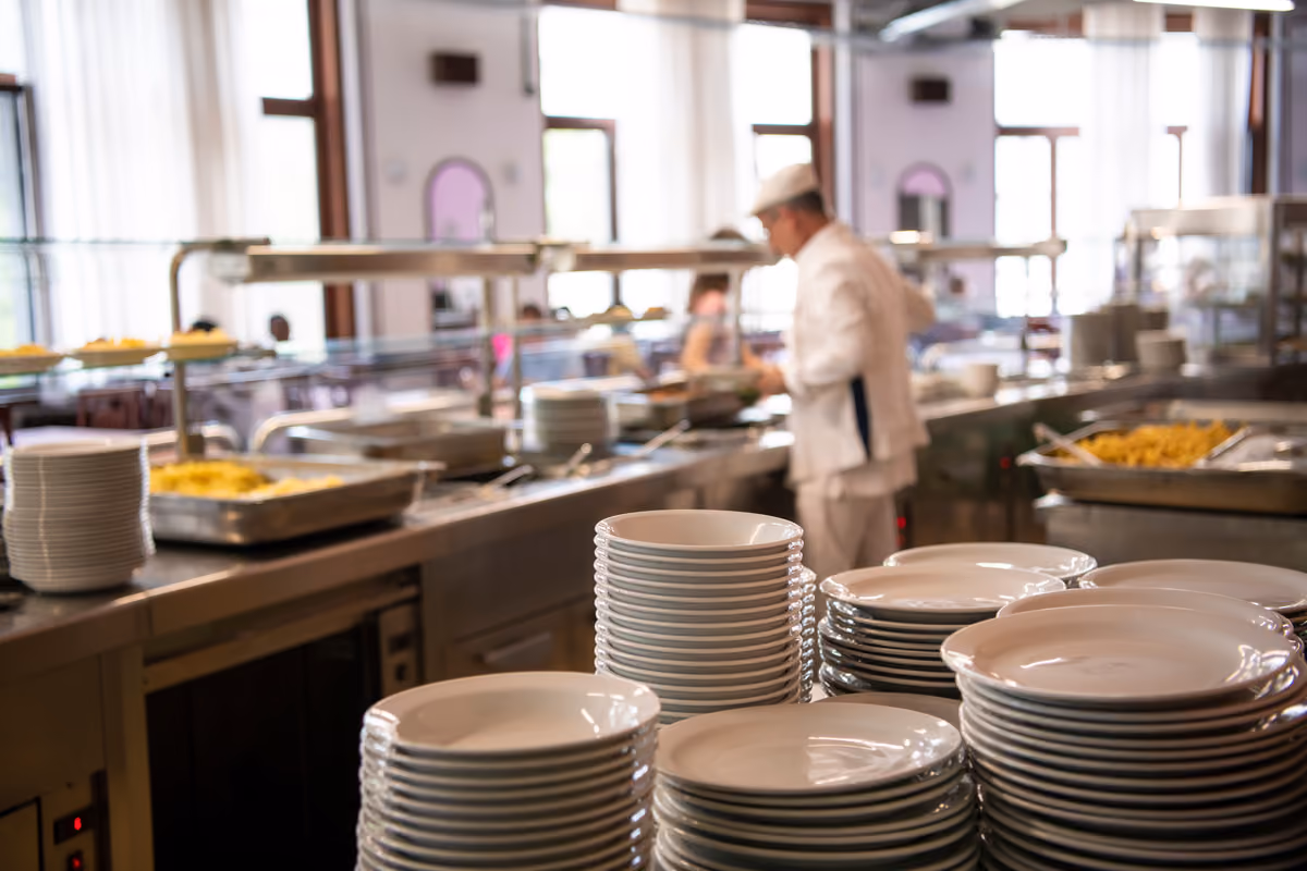 “Pasto giusto, lavoro giusto”: in una mensa non costa solo il cibo