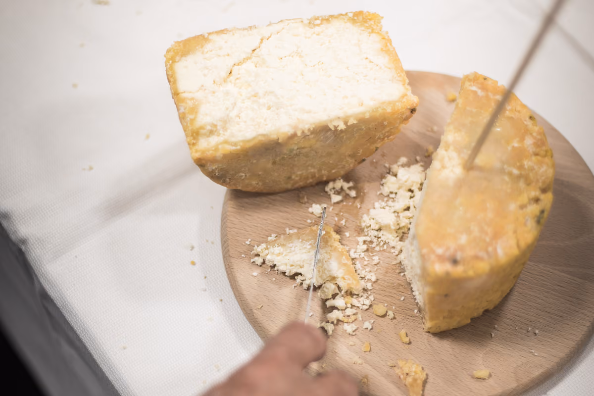 Valle Aurina, viaggio nel regno del Graukäse: il formaggio che racconta la montagna