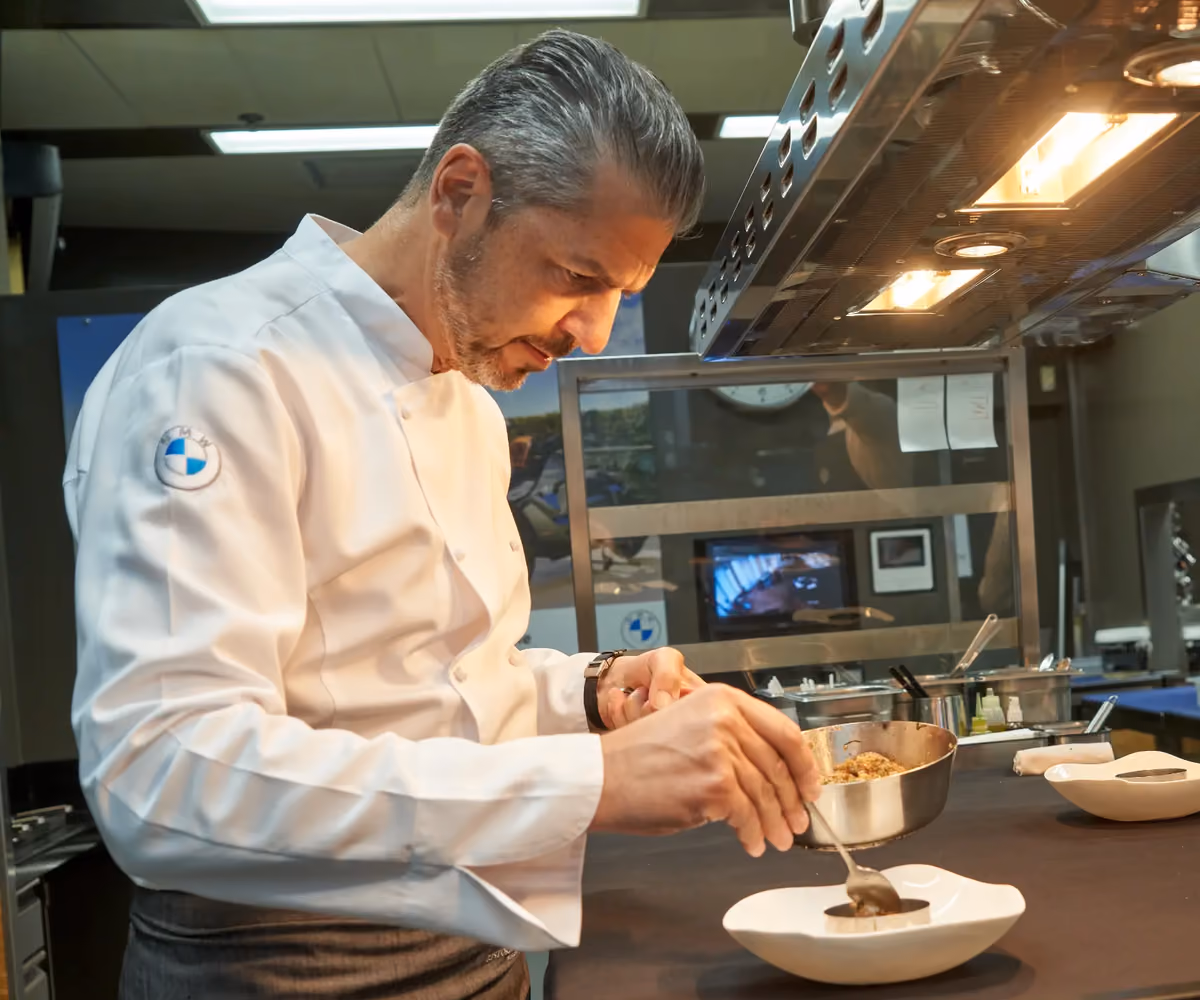 Lo chef Andrea Berton
