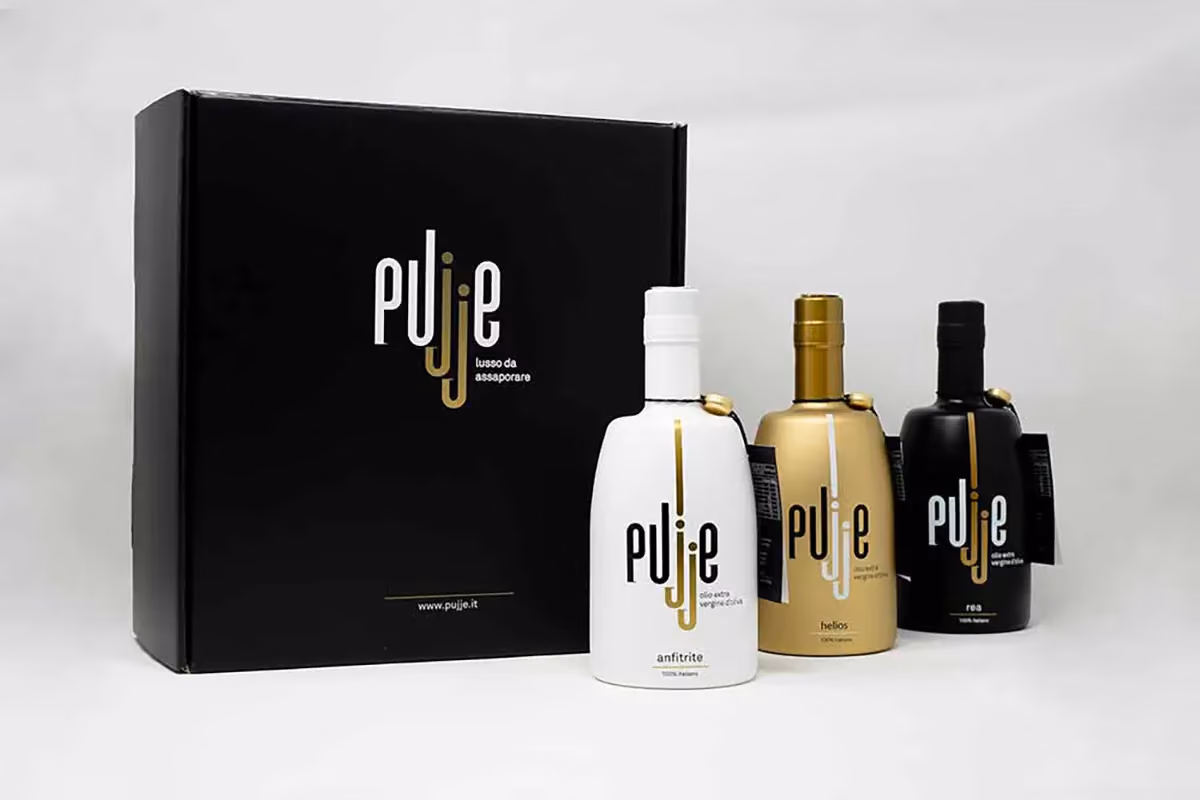 Le bottiglie di olio Pujje