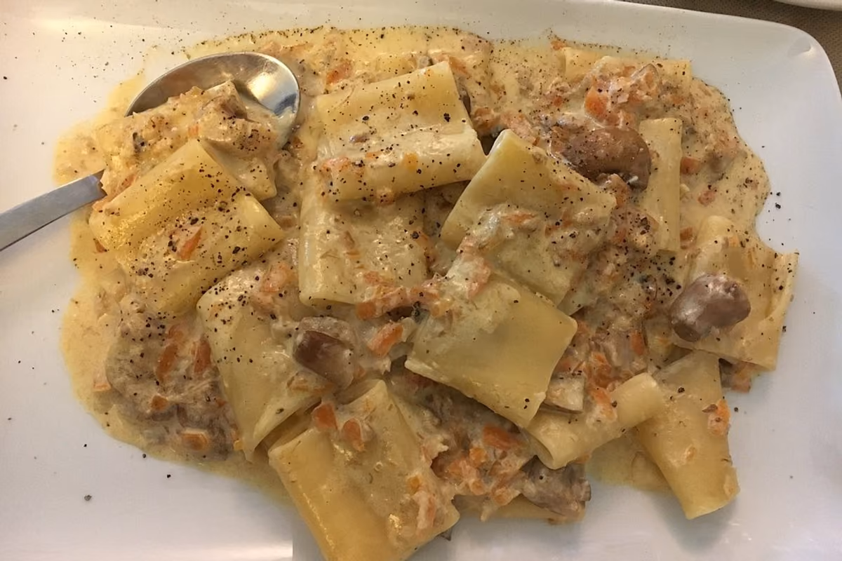 Paccheri con tritato di mare
