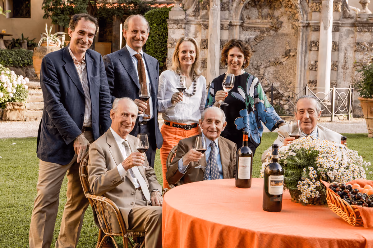 Il marchese Vittorio Frescobaldi con la famiglia